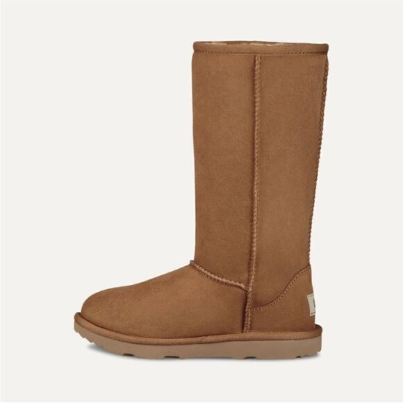 Ugg NEW Classic II Tall Kids Boot in Cbestnut Size 13 - Picture 4 of 8